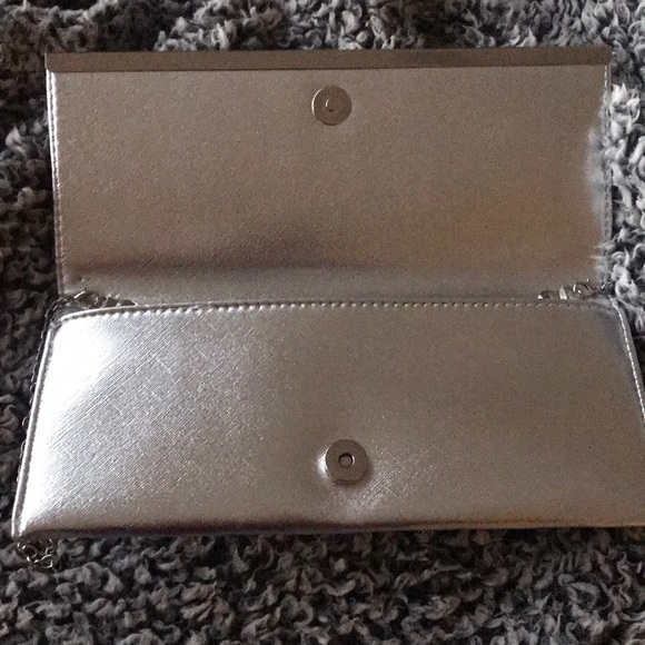 Silver clutch - Picture 2 of 3